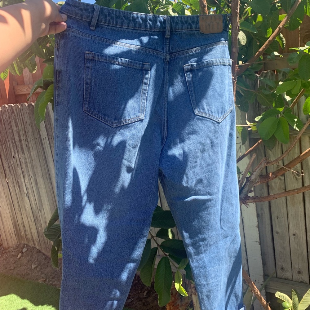 Mom Jeans - Picture 3 of 4